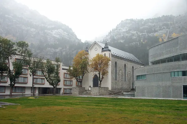 The Balneario de Panticosa in its Pyrenean cirque