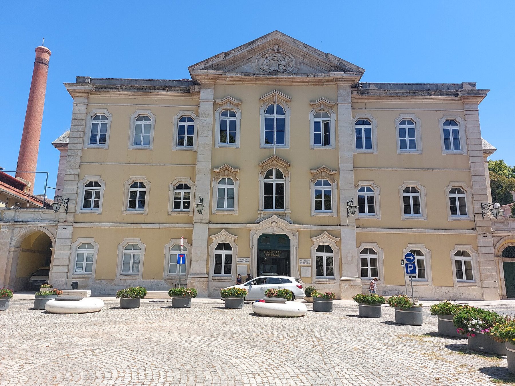 Main façade of the Rainha D. Leonor thermal hospital, Caldas da Rainha